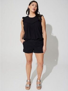 #T964 - NWT - Torrid 3 1/2” Military Stretch Twill Mid-Rise Shorts Black -18W